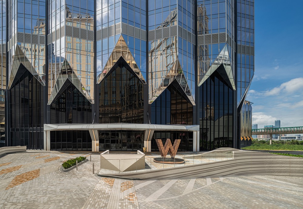 who_mfmwh_arrival_porte cochere day.jpg